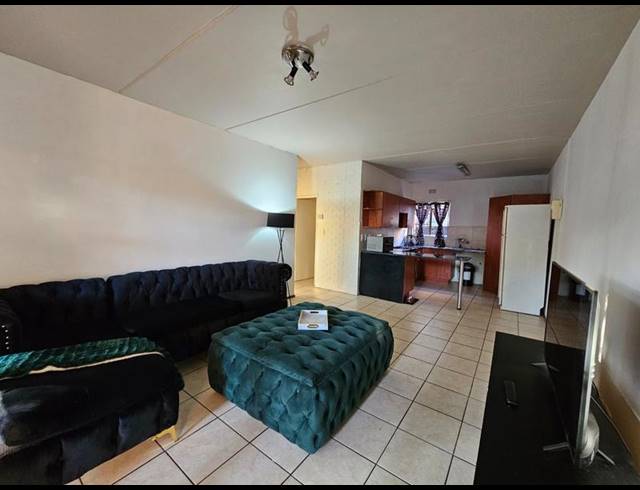 2 BEDROOM PROPERTY TO RENT IN SONNEVELD